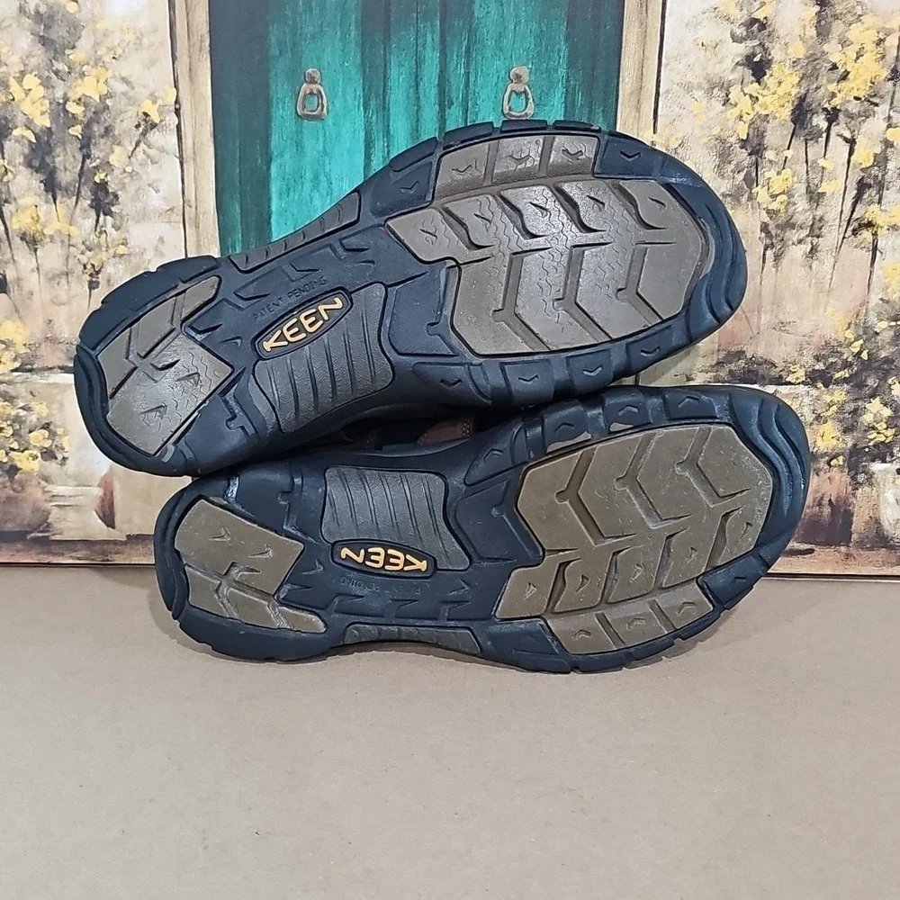 KEEN CLOSED TOE SANDALS MENS 12 BROWN WATERPROOF LEATHER